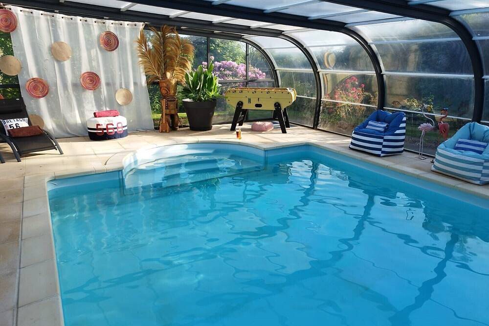 Maison Avec Piscine Couverte et Chauffée et Pergola Bioclimatique de 30m² in Locmaria-Grand-Champ, Vannes region