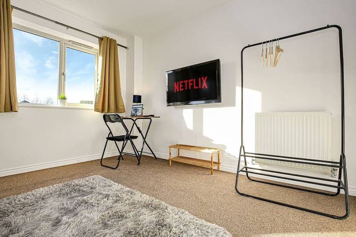 4 Bedroom 3.5 Bathroom House • Free Parking • Fast Wifi • Smart TV in Buckinghamshire