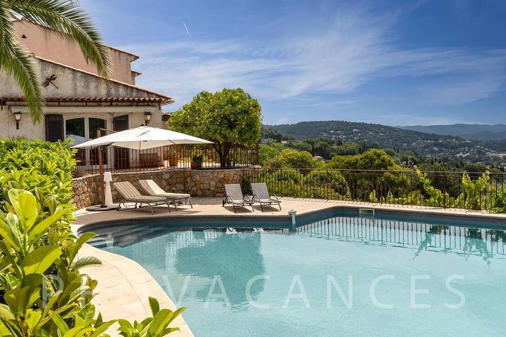 Villa für 10 Personen, mit Pool und Garten - 1