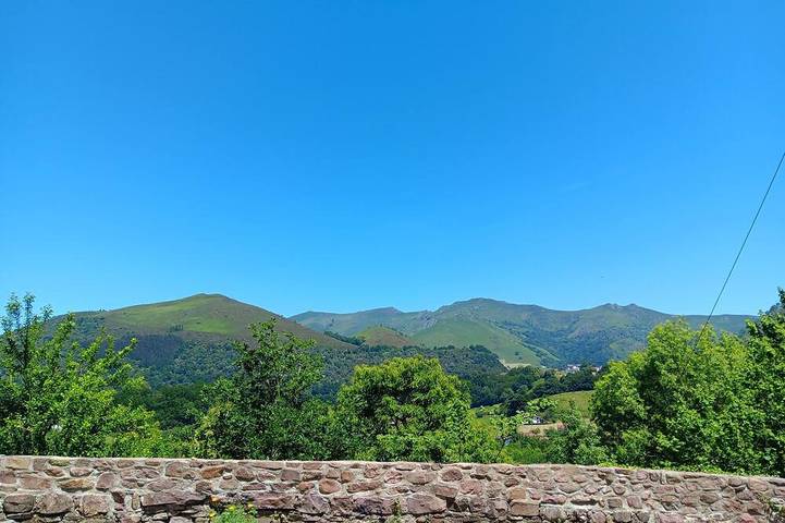 Location de vacances pour 8 personnes, avec Jardin à Bidarray