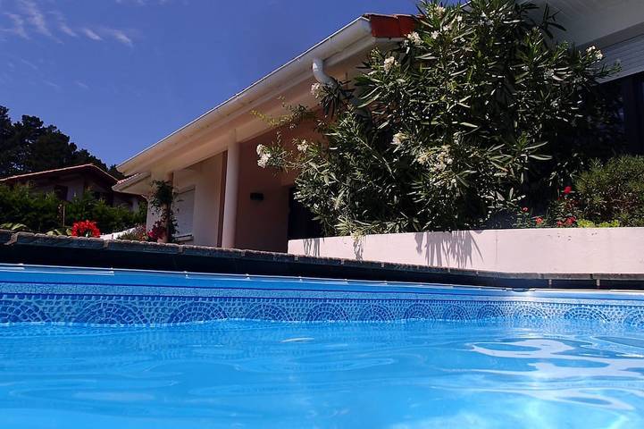 Location de vacances pour 8 personnes, avec terrasse et jardin, animaux acceptés dans Golf de Chiberta