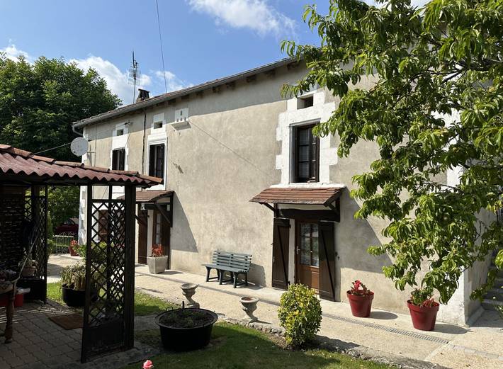 Chambre d’hôte pour 3 personnes, avec jardin, animaux acceptés en Dordogne