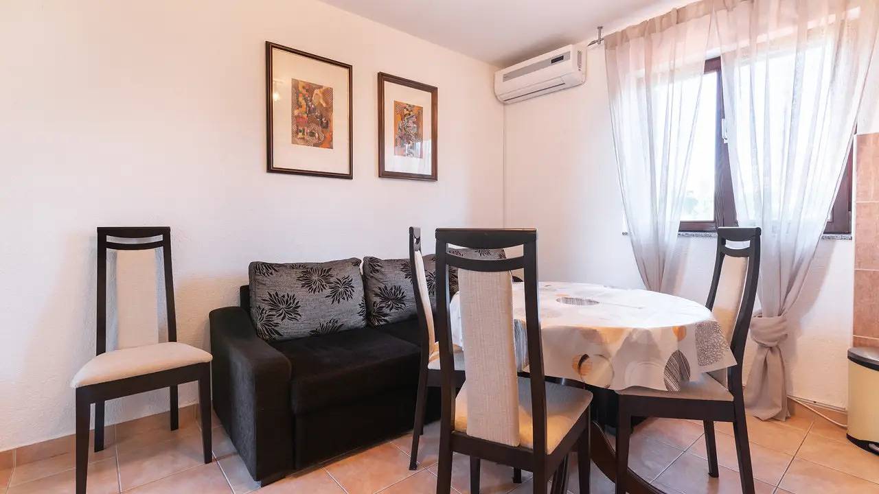 Entire holiday apartment, Holiday apartment for 5 people with terrace in Preko, Ugljan Island