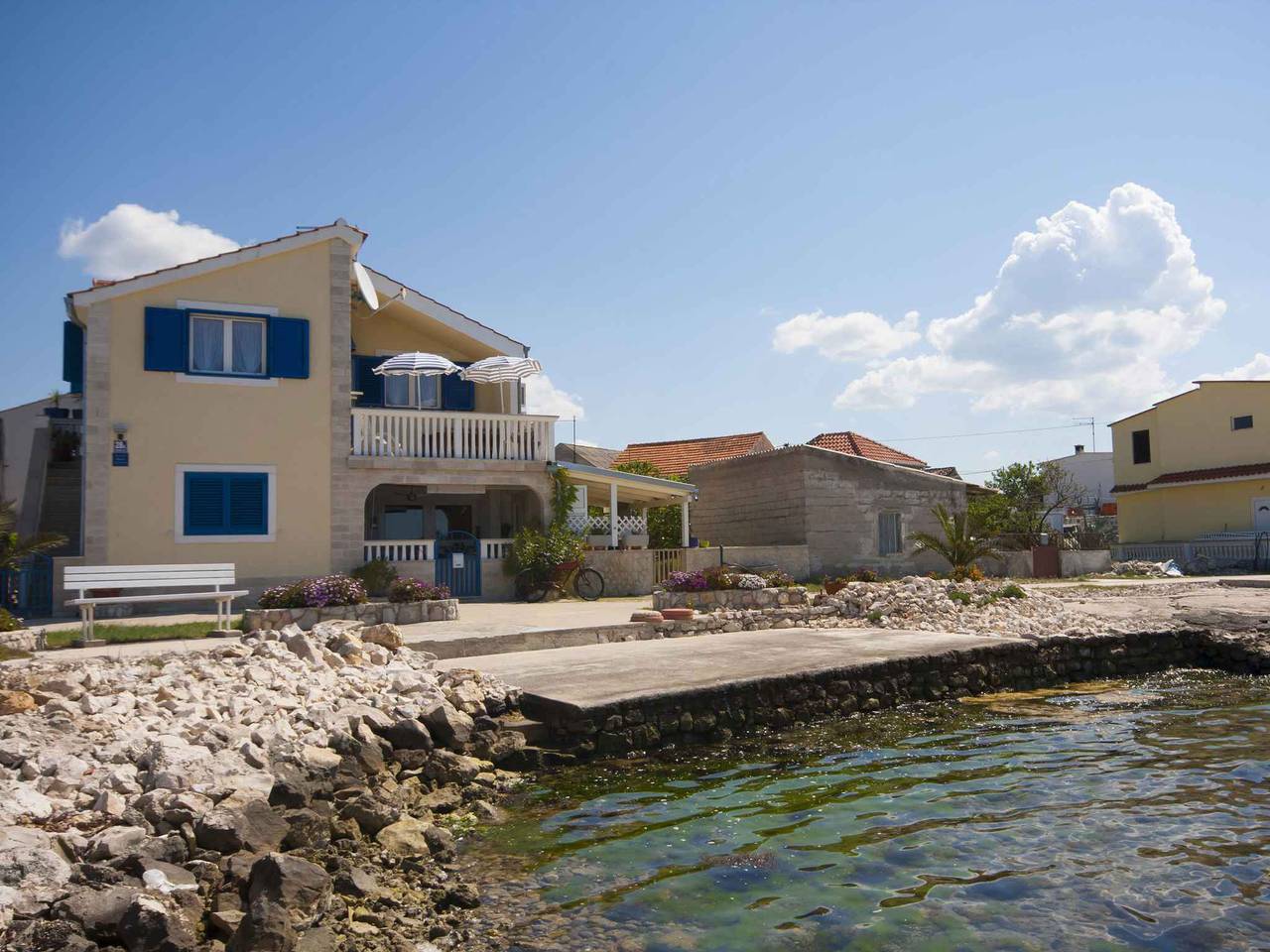 Ganze Ferienwohnung, Apartment am Meer mit Balkon, Meerblick, Wlan und Klimaanlage  in Krapanj, Krapanj (Kroatische Adria)