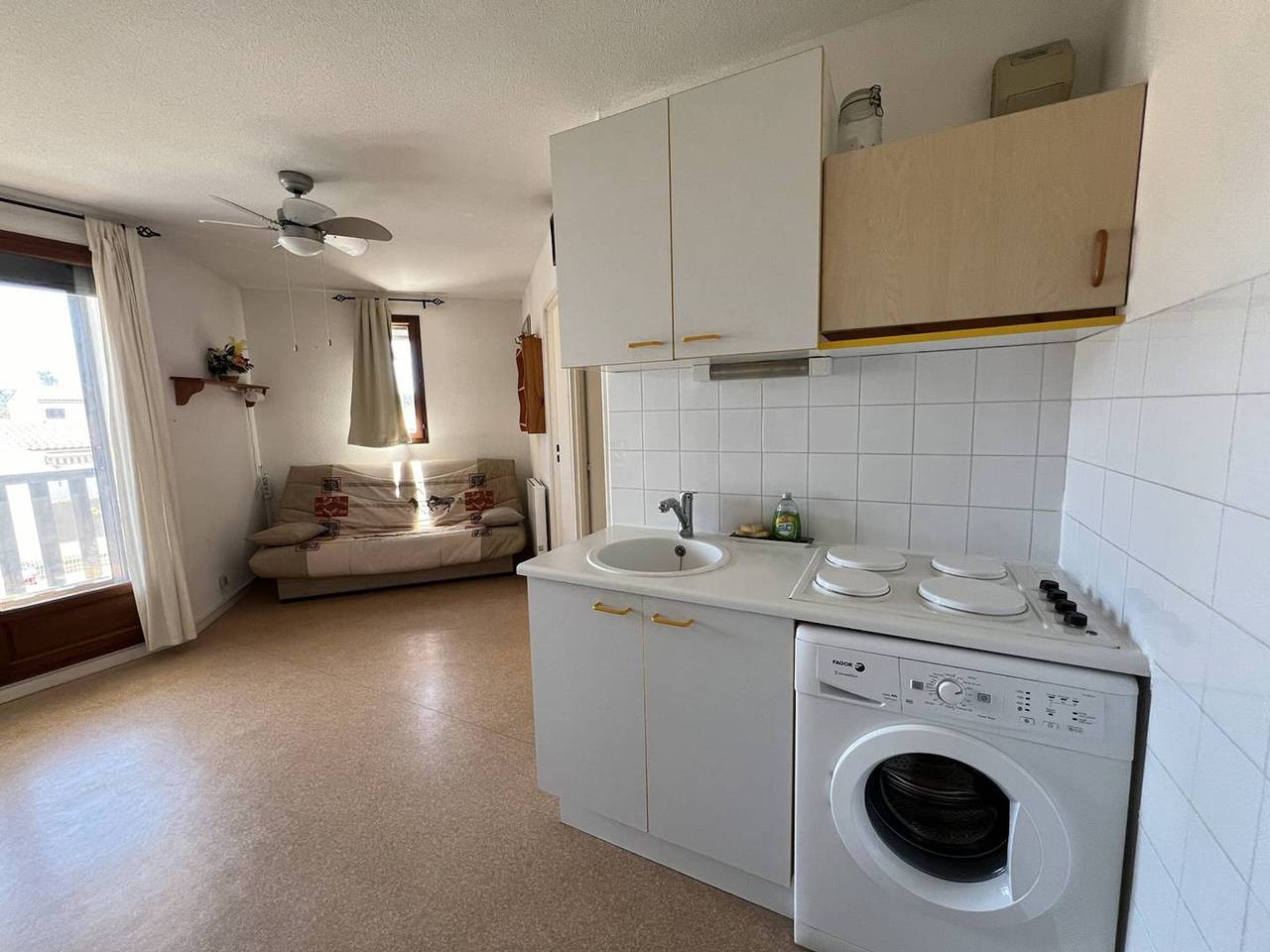 Ganze Wohnung, Gemütliche 2-Zimmer-Wohnung nah am Strand mit privatem Parkplatz, Balkon und nahen Geschäften in Port Leucate, Leucate