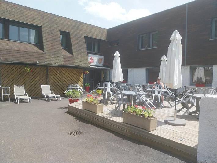 Parc de vacances pour 4 personnes, avec piscine ainsi que terrasse et bassin pour enfant en Auvergne - 2