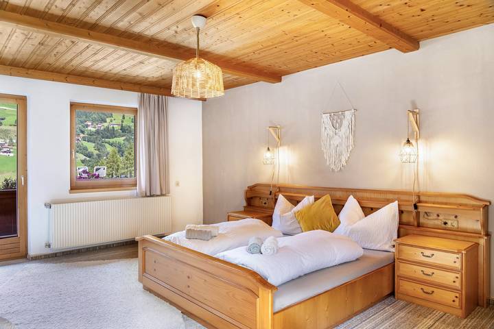 Ferienwohnung für 2 Personen, mit Garten und Balkon in Hainzenberg