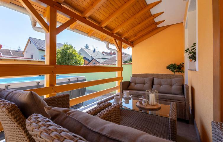 Ganze Ferienwohnung, Charmante 88 m² große Wohnung mit Pool und Terrasse in der Nähe der Drau in Osijek-Baranja