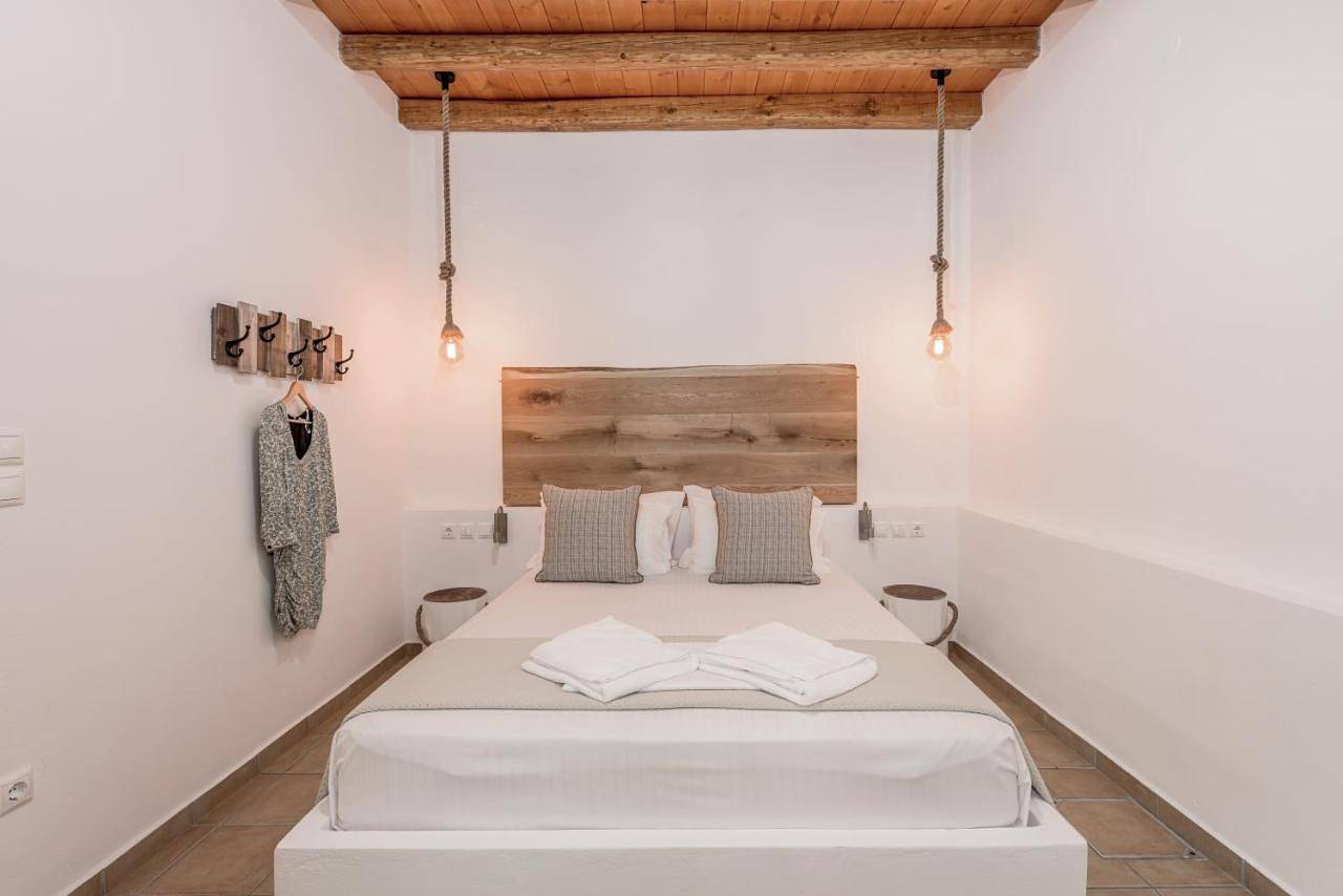 Entire apartment, Mantelena studios & family apartments in Pollonia, Milos