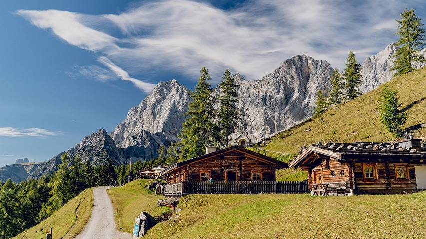 Ferienwohnung für 4 Personen, mit Ausblick und Garten sowie Sauna in Ramsau am Dachstein