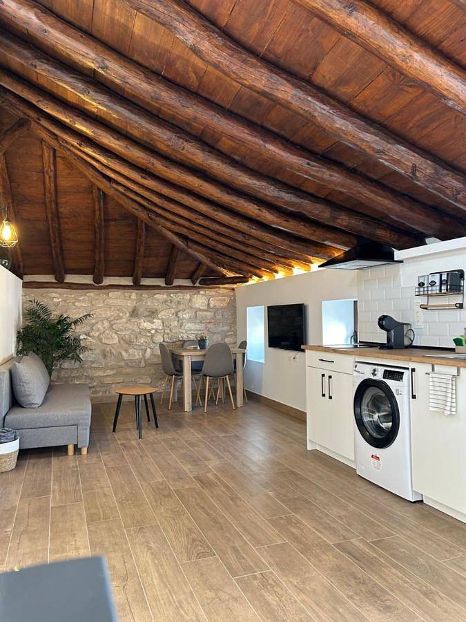 Apartamento de vacaciones para 6 personas, con vistas además de piscina y jardín - 1