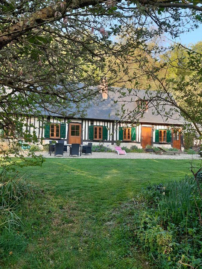 Location de vacances pour 3 personnes, avec Terrasse ainsi que Jardin et Vue à Touffreville-la-Corbeline