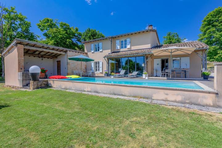 Maison de vacances pour 6 personnes, avec jardin ainsi que piscine et terrasse à Cluny