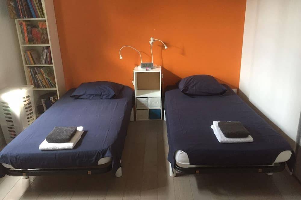 House - South Ardèche - sleeps 10 - private pool, panoramic view and large garden in Bourg-Saint-Andéol, Privas