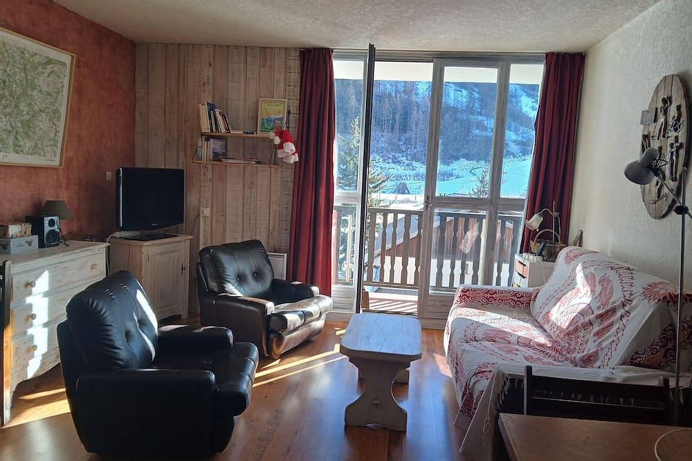 Appartement entier, Studio 32m2 plein sud, dans le village d'aiguilles au coeur du queyras. in Abriès, Queyras