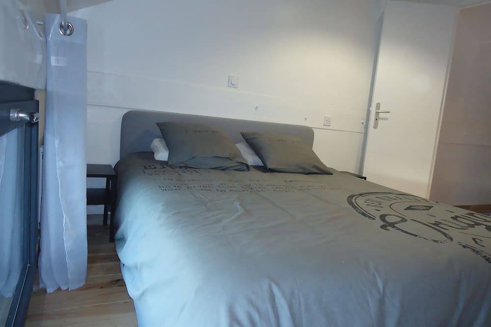 Entire apartment, Nice duplex with terraces, jacuzzi, city fiber in Tarbes, Hautes-Pyrénées