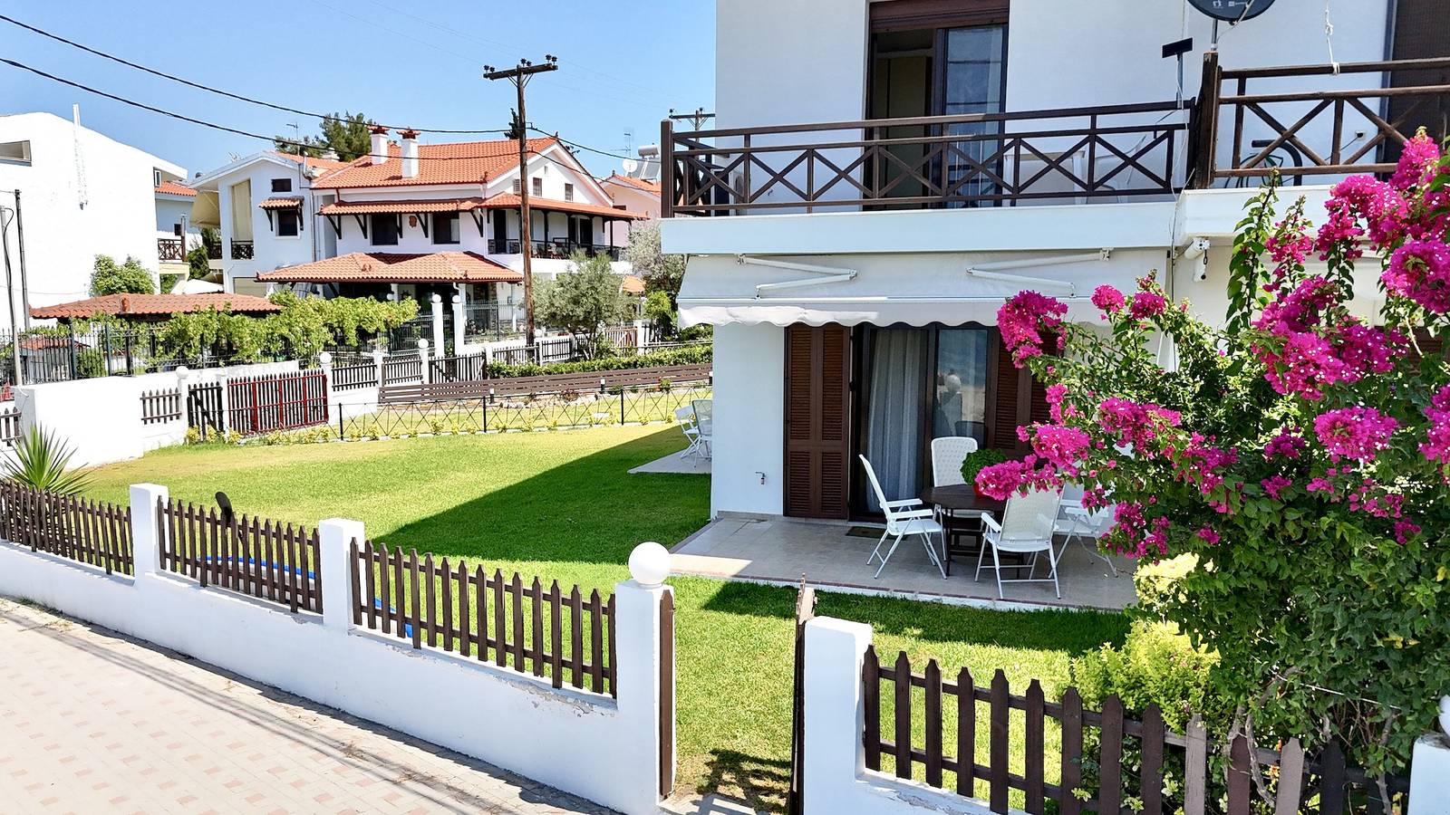 Le bonheur en bord de mer à Nikiti, spacieuse villa de deux étages avec vue imprenable sur la mer in Nikiti, Sithonie