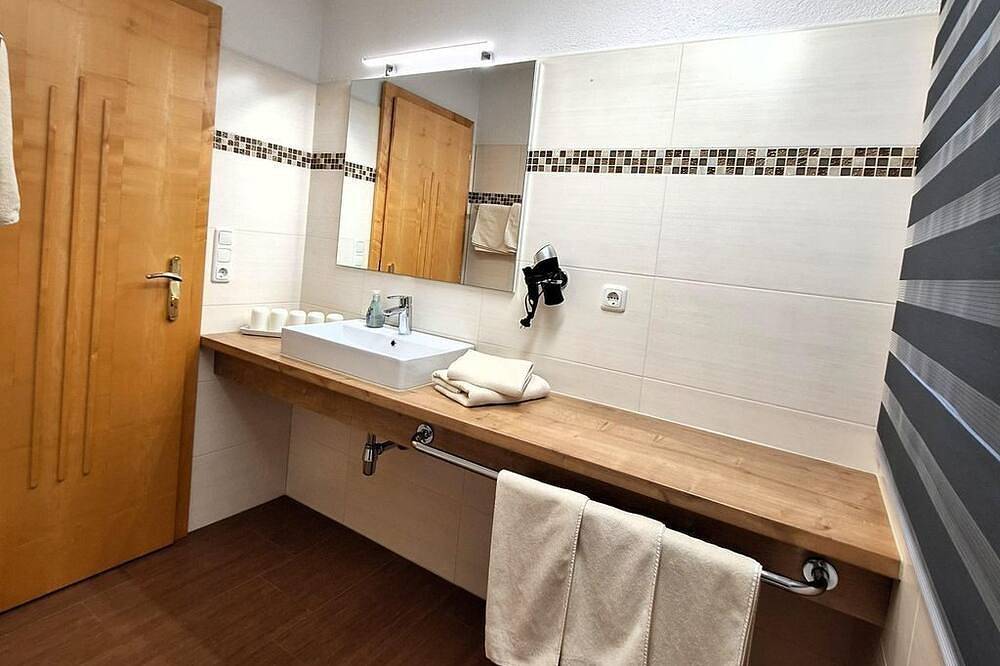 Fewo \"Seespitz\"/1 Schlafraum/Dusche, Wc - Baby- und Kinderbauernhof Riegler in Roßleithen, Totes Gebirge