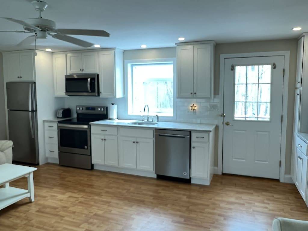 Ganze Wohnung, Geräumige 2-Zimmer-Suite, Komfortabel, zu Fuß zu Kennebunkport. in Kennebunk, York County