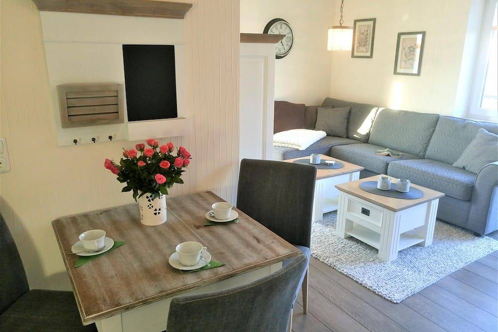 Ganze Wohnung, Schickes Feriendomizil mit 2 Balkonen (Süd & West) in zentrumsnaher Lage. in Hafen Büsum, Büsum