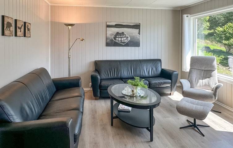 Ferienhaus für 8 Personen mit Garten in Etne