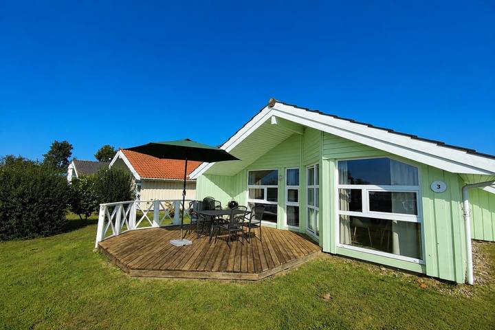 Ferienhaus für 4 Personen, mit Meerblick und Terrasse sowie Garten und Sauna in Gelting
