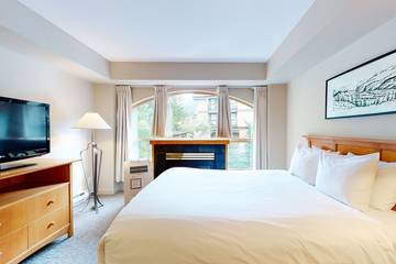 Glamping for 4 Guests in Whistler, Whistler Blackcomb, Picture 3