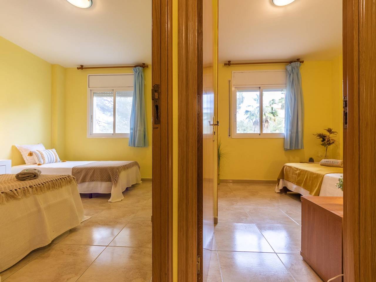 Entire apartment, Spacious Duplex with Terrace, Pool & Parking Near the Beach in Salou in Platja de la Pineda, Costa Dorada