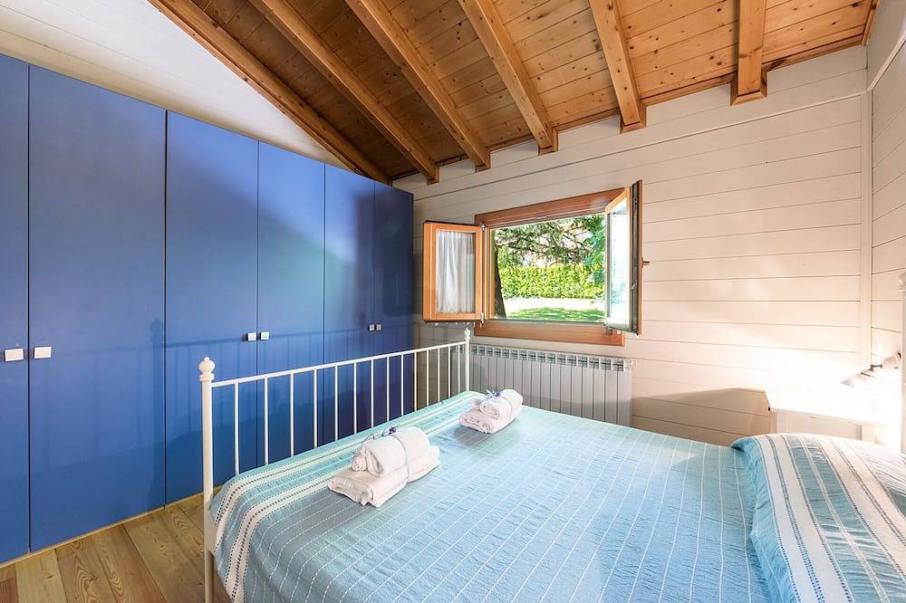 Villa with large garden and swimming pool in Civitella del Tronto, Teramo Province