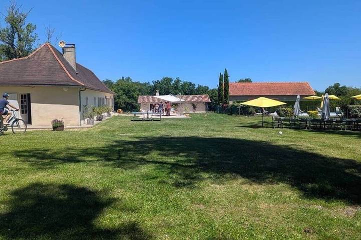 Location de vacances pour 28 personnes, avec jardin à Eygurande-et-Gardedeuil - 4