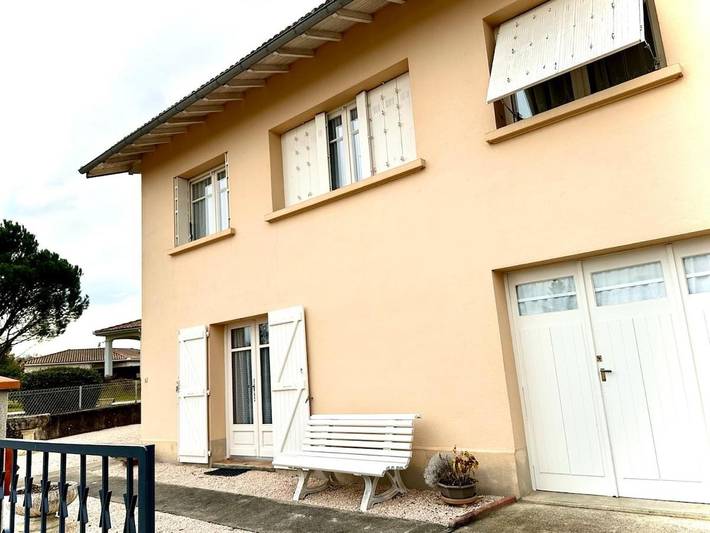 Gîte pour 4 personnes, avec vue ainsi que jardin et terrasse à Cassagne (Haute-Garonne)
