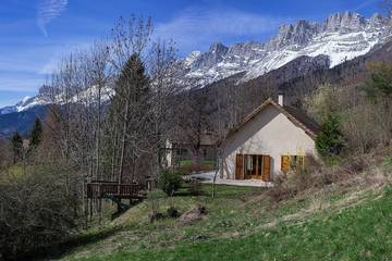 Gîte pour 10 personnes, avec terrasse et jardin à Saint-Andéol