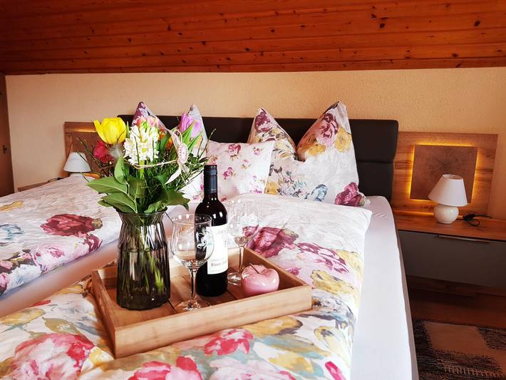 Bauernhaus für 4 Personen, mit Balkon und Ausblick sowie Seeblick und Garten, kinderfreundlich - 1