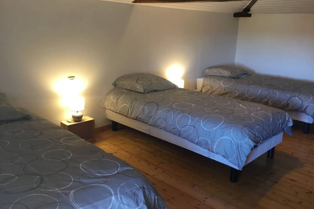 Gîte Mélusine - 8/10 pers. (20 min. du Puy du Fou) - Piscine chauffée in Réaumur (Vendée), Fontenay-le-Comte