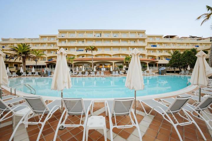 Hôtel pour 3 personnes, avec jacuzzi et piscine ainsi que sauna et terrasse