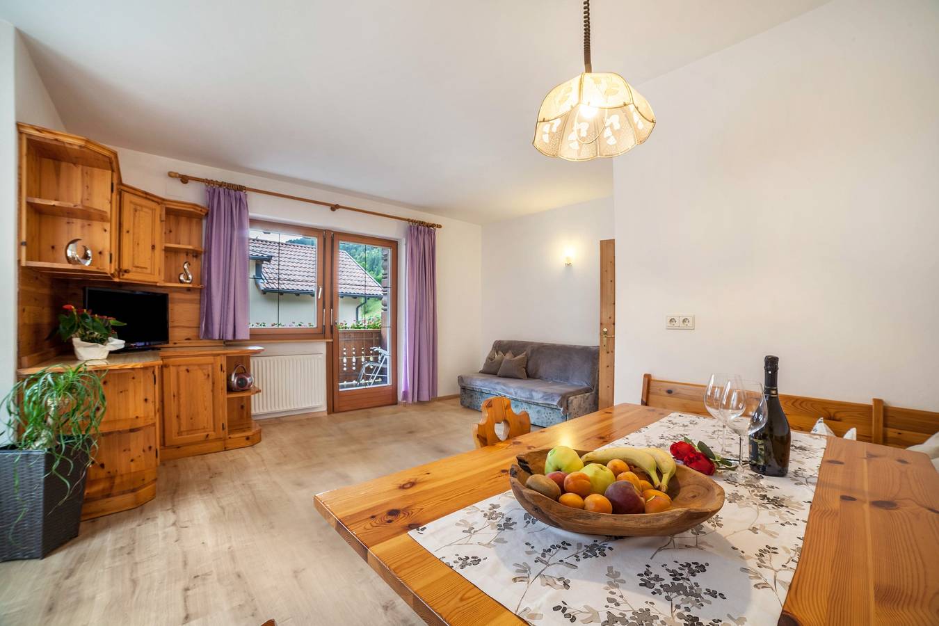Geheel appartement, Vakantie Appartement 'Sonnenparadies 1' met Uitzicht op de Bergen, Wi-Fi & Tuin in Quellenhof, Sankt Martin in Passeier