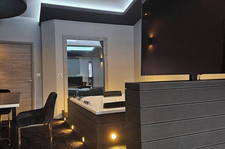 Appartement entier, Love Room Le Jardin D'Éden in La Motte-Servolex, Région de Chambéry