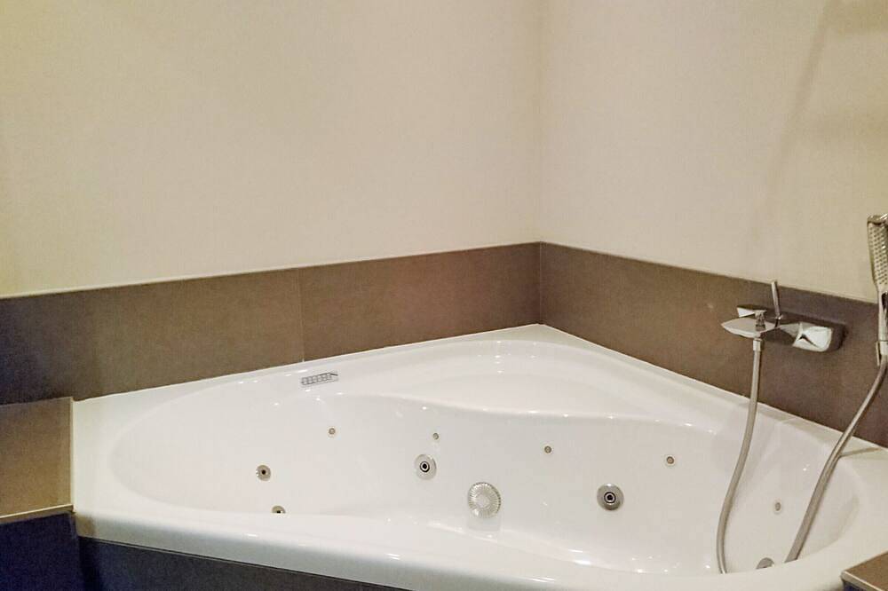 Entire apartment, Luxury 130m² apartment with sauna and jacuzzi, 3 bedrooms, La Tania in La Tania, La Perrière