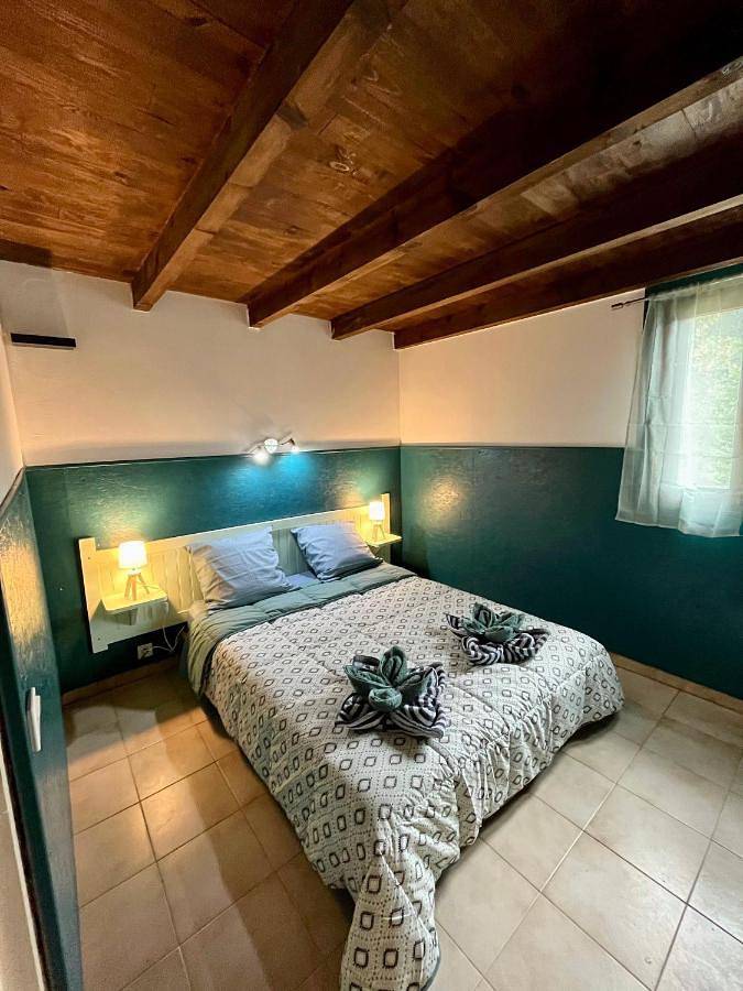 Gîte pour 8 personnes, avec vue ainsi que terrasse et jardin à Vico - 2