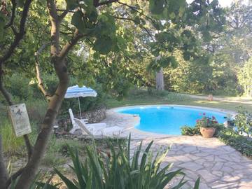 Gîte pour 2 personnes, avec jardin ainsi que piscine et vue à Aubignan