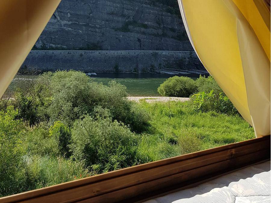 Flower Camping Le Riviera - Tente en toile et en bois 2 personnes - Tente Bivouac Confort + 6m² 1 chambre in Sampzon, Ardèche
