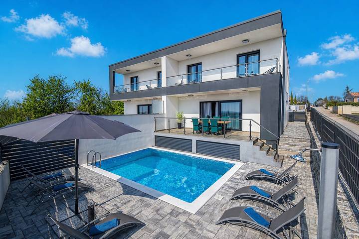 Villa pour 12 personnes, avec piscine et balcon à Kanfanar - 2