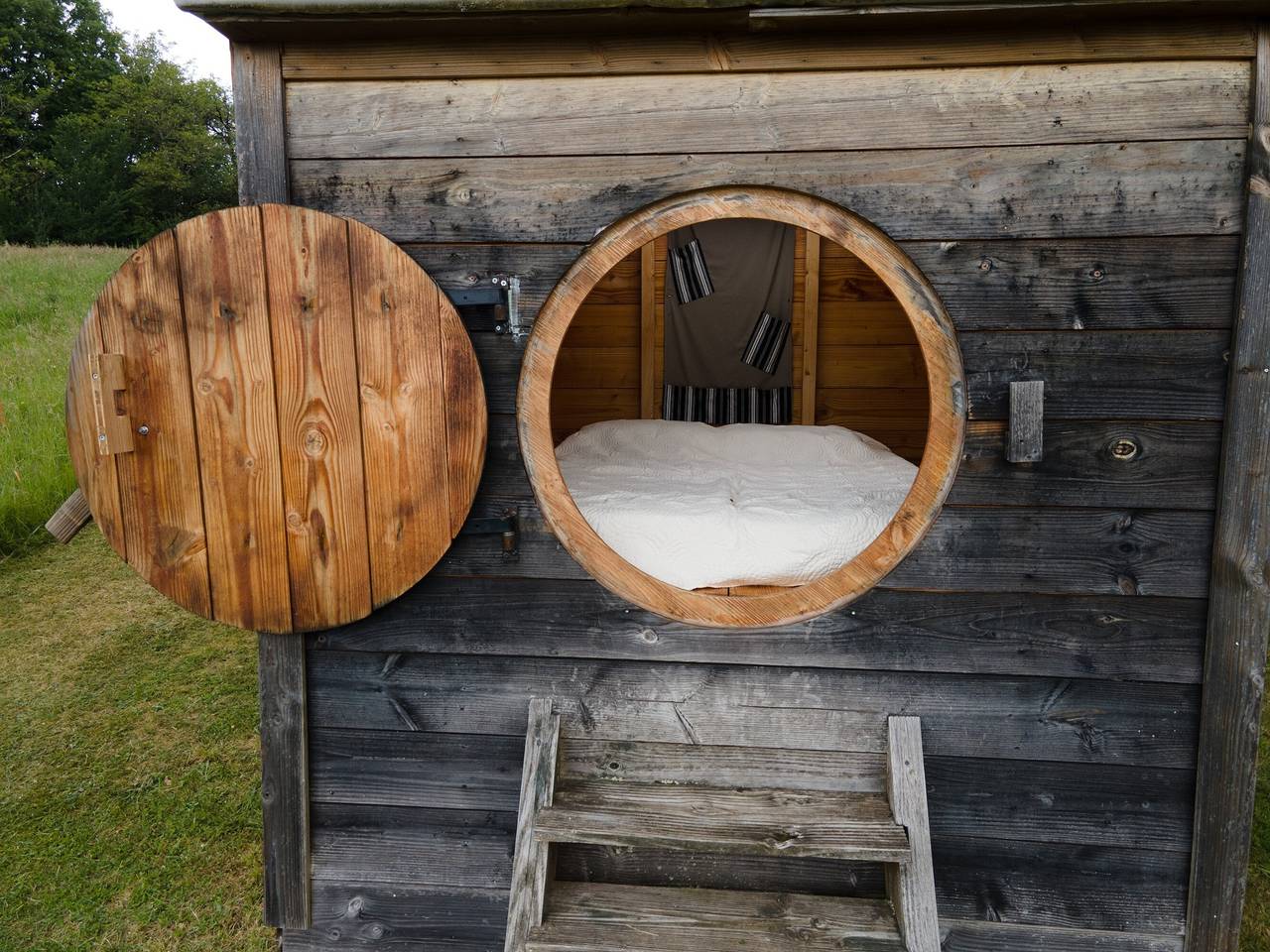 Nula 'Cabane Aux Étoiles' con terraza compartida y jardín privado in Auriac-du-Périgord, Périgord Noir