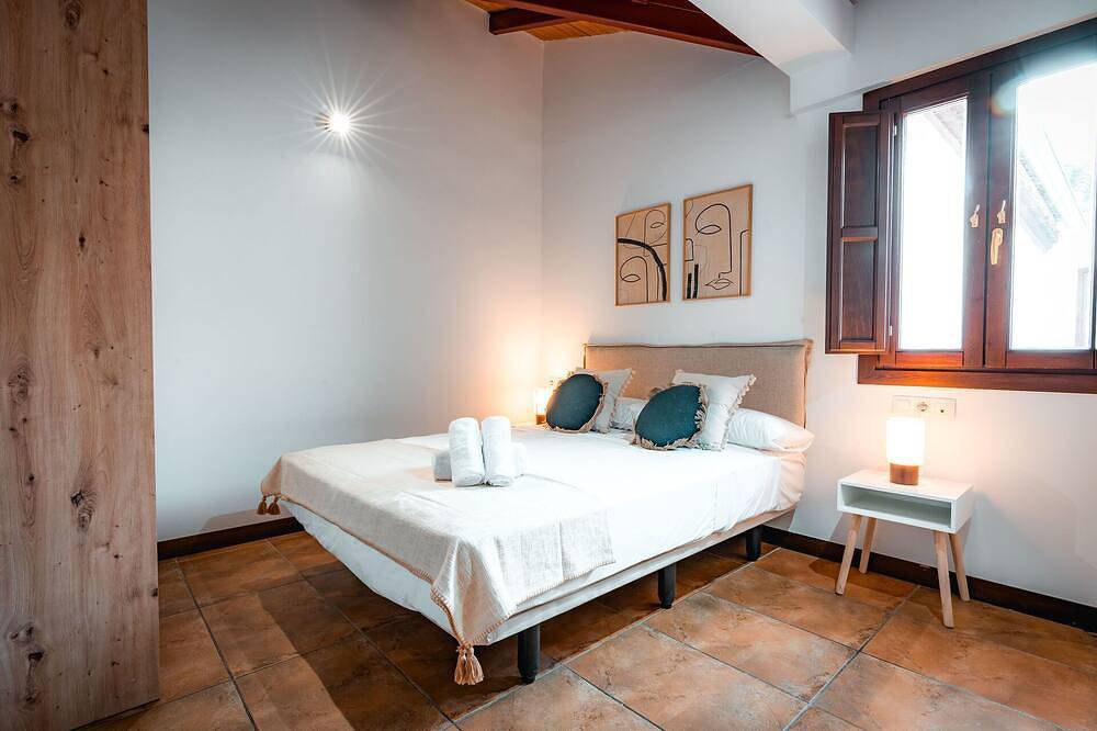 Entire apartment, Air-conditioned apartment with wifi - Qh Mirador San Cristobal 04 in Cella, Teruel Region