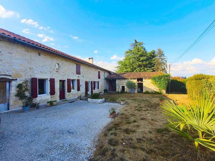 Location de vacances pour 11 personnes, avec Terrasse et Piscine à Vouzan
