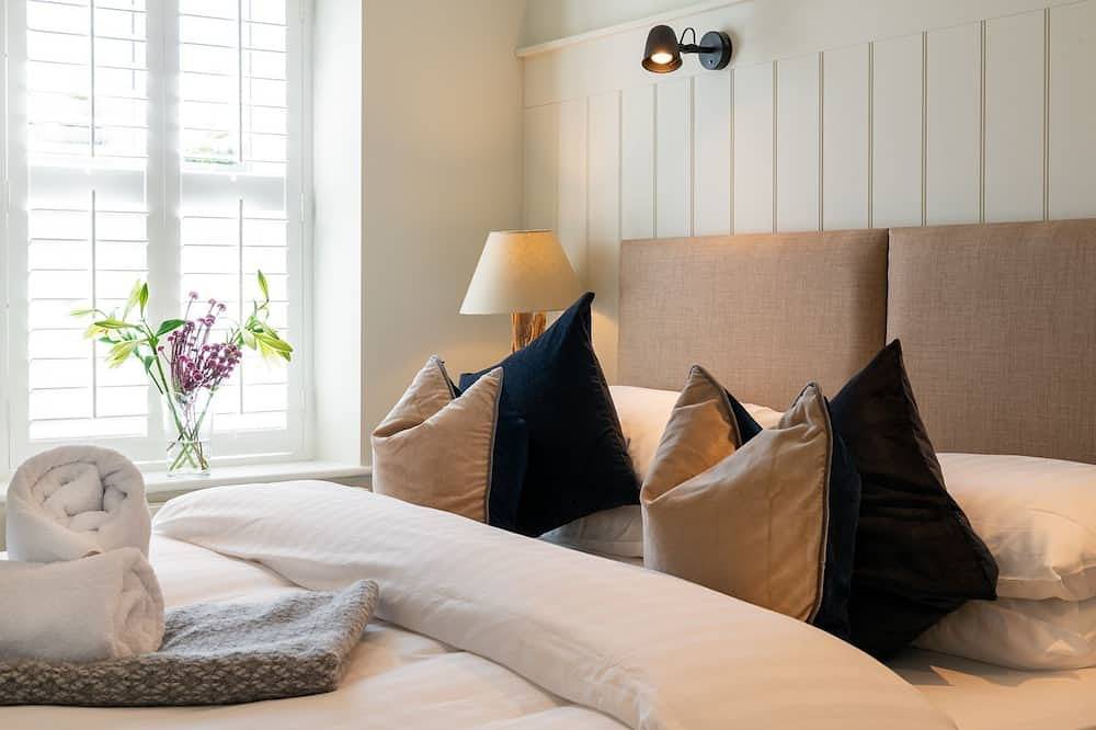 Entire apartment, The Nest at The White Eagle : Stylish 4-Bed Coastal Escape in Rhoscolyn | Managed by Anglesey Holida in Rhoscolyn, Isle of Anglesey
