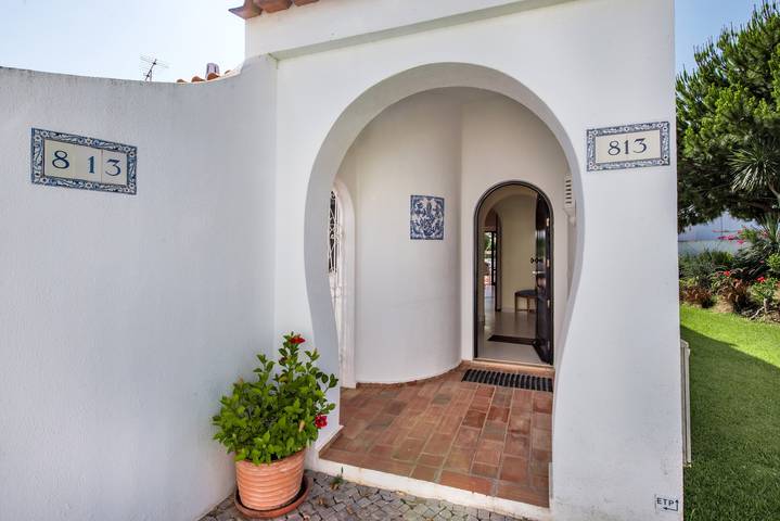 Villa "Mng Elliott 13" com piscina privada e Wi-Fi in Vale do Lobo, Almancil
