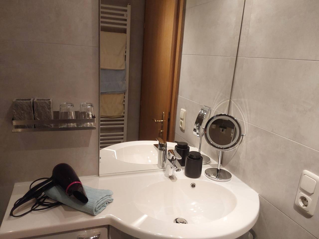 Geheel vakantieappartement, Ap Corinna / 2 bedrooms / shower, Wc in Meer , Verwall 