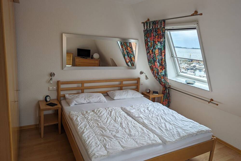 Ganze Wohnung, Fewo \"An de Waterkant\" - Leuchtturmblick, Balkon - An de Waterkant: Exklusive in Wiek, Rügen