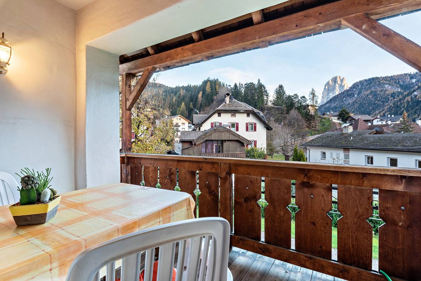 Ganze Wohnung, Ferienwohnung "Cesa Valeria App Monika" mit Bergblick, Gemeinschaftsgarten und Wlan in St. Ulrich in Gröden, Dolomiti Superski